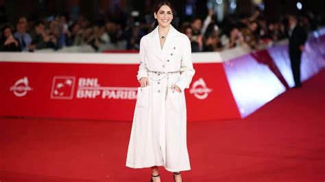 cappotto bianco chanel|Miriam Leone, stupenda sul red capet con il cappotto bianco .